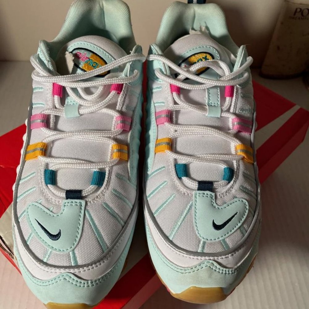 NIKE W Air Max 98  Womens  Model CI9897 300  Teal Tint / Nightshade Sz 9